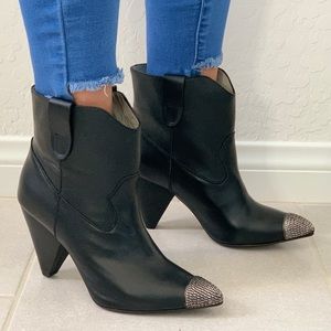 Textured Pointy Toe Cap Western Leather Ankle Boot